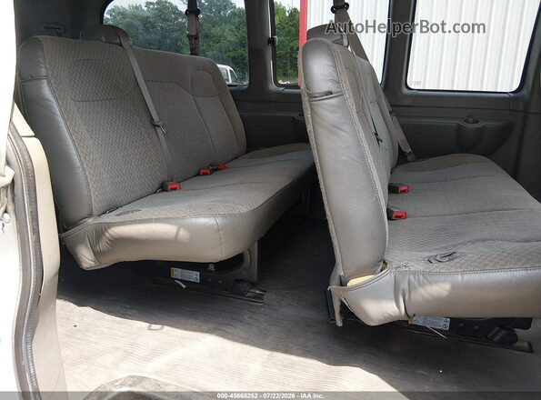 1GAWGEFG9J1260666 2018 CHEVROLET EXPRESS Белый Вид наклейки с VIN-кодом