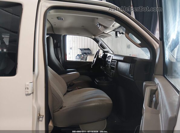 1GAWGEFP6L1255914 2020 CHEVROLET EXPRESS Белый Вид салона спереди