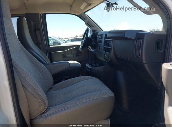 1GAWGEFP9P1108279 2023 CHEVROLET EXPRESS White Вид салону спереду