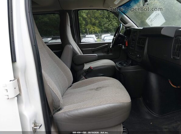 1GAWGEFPXL1256449 2020 CHEVROLET EXPRESS White Front interior view