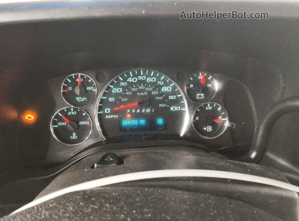 1GAWGFFP6J1335569 2018 CHEVROLET EXPRESS Silver Widok zestawu wskaźników