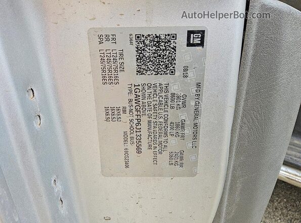 1GAWGFFP6J1335569 2018 CHEVROLET EXPRESS Silver Widok naklejki z numerem VIN