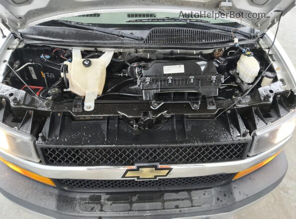 1GAWGFFP6J1335569 2018 CHEVROLET EXPRESS Silver 