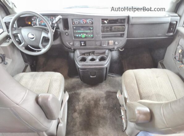 1GAWGFFP6J1335569 2018 CHEVROLET EXPRESS Silver 