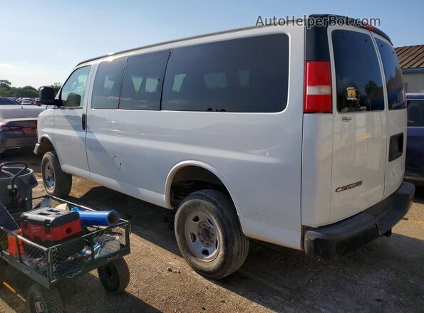 1GAZGLFG4H1132489 2017 CHEVROLET EXPRESS White Trasero izquierdo