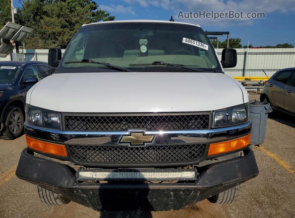 1GAZGLFG4H1132489 2017 CHEVROLET EXPRESS White Vista frontal