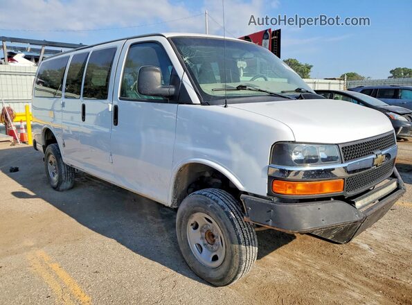 1GAZGLFG4H1132489 2017 CHEVROLET EXPRESS White Delantero derecho