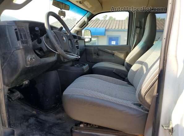 1GAZGLFG4H1132489 2017 CHEVROLET EXPRESS White Vista interior delantera