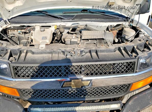 1GAZGLFG4H1132489 2017 CHEVROLET EXPRESS White Vista del compartimento del motor