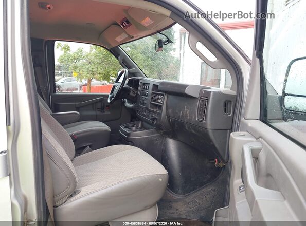 1GAZGNFG1L1256403 2020 CHEVROLET EXPRESS Серебряный Вид салона спереди