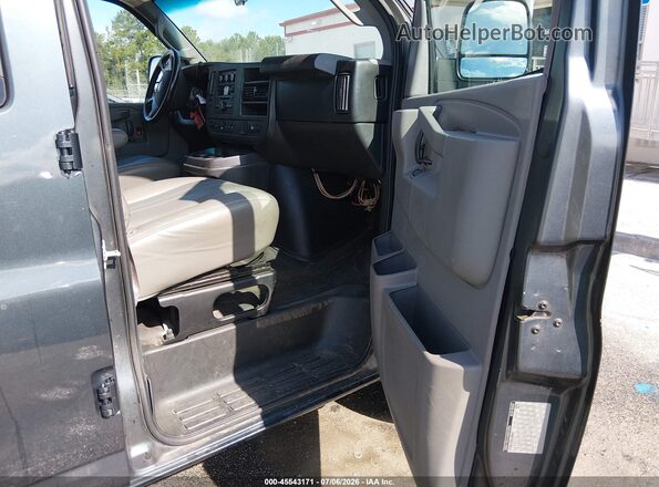 1GAZGNFG2H1268597 2017 CHEVROLET EXPRESS Dark Blue Widok wnętrza z przodu