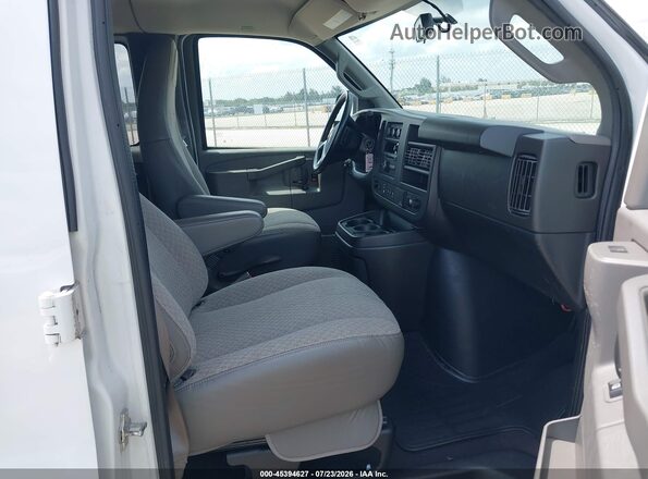 1GAZGNFG2K1334007 2019 CHEVROLET EXPRESS White Вид салону спереду