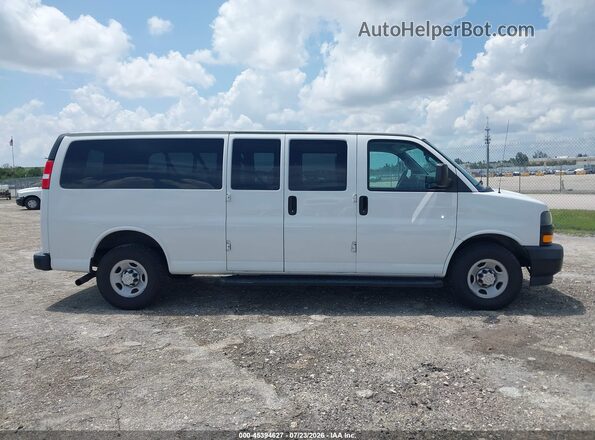 1GAZGNFG2K1334007 2019 CHEVROLET EXPRESS White Вид задньої частини салону