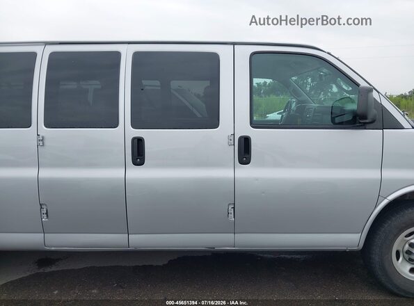 1GAZGNFG4K1333683 2019 CHEVROLET EXPRESS Серебряный Вид задней части салона
