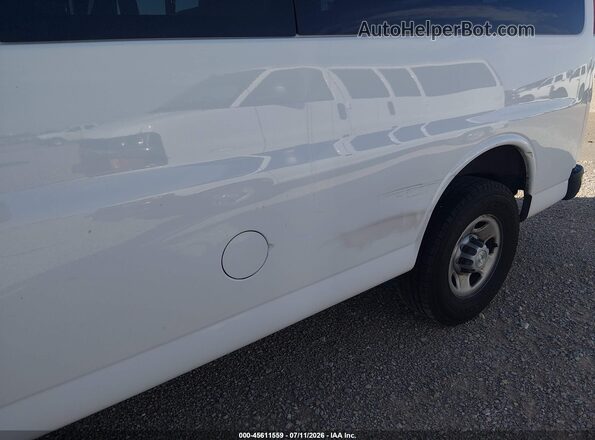 1GAZGNFG4L1116894 2020 CHEVROLET EXPRESS White Widok z przodu