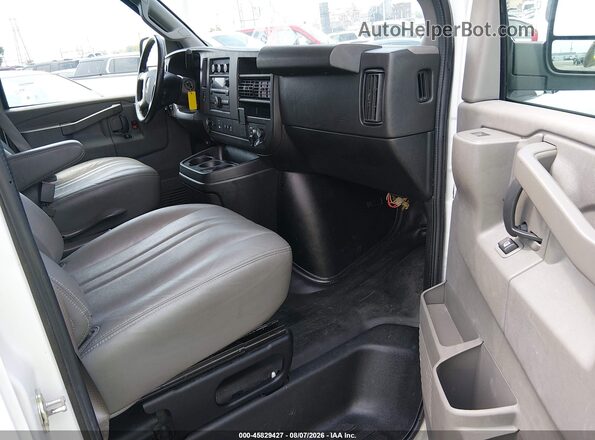 1GAZGNFG8K1333069 2019 CHEVROLET EXPRESS White Vista interior delantera