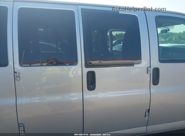 1GAZGNFG8K1341091 2019 CHEVROLET EXPRESS Silver Vista frontal