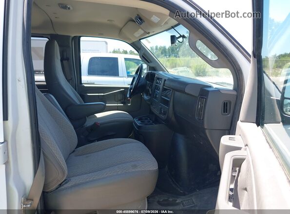 1GAZGNFP2L1256801 2020 CHEVROLET EXPRESS Белый Вид салона спереди