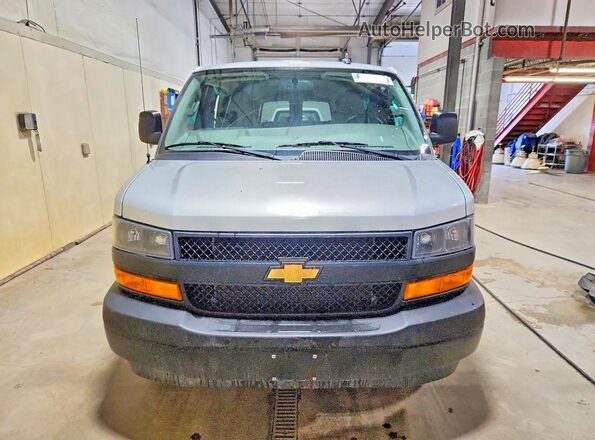 1GAZGNFP4P1105982 2023 CHEVROLET EXPRESS Silver Widok z tyłu