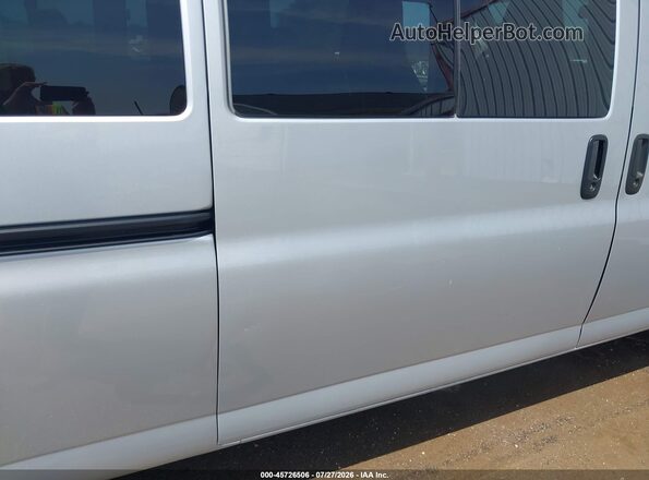 1GAZGNFP5P1115081 2023 CHEVROLET EXPRESS Silver Вид задньої частини салону