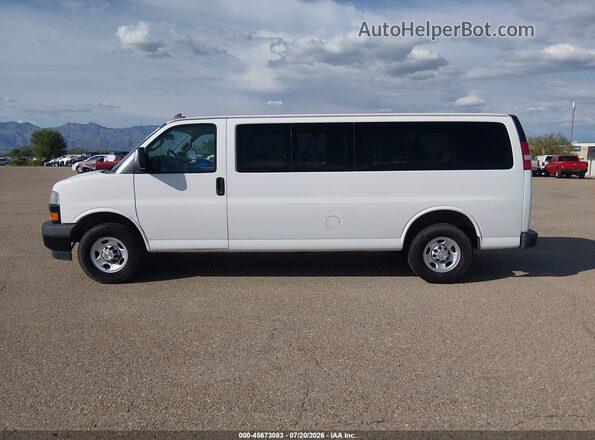 1GAZGNFP6M1153866 2021 CHEVROLET EXPRESS Белый Вид задней части салона