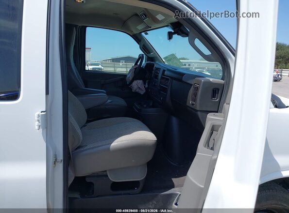 1GAZGPF70S1150342 2025 CHEVROLET EXPRESS White Widok wnętrza z przodu
