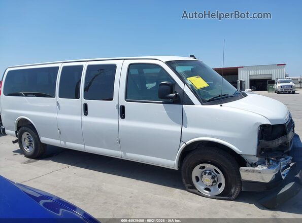 1GAZGPF70S1150342 2025 CHEVROLET EXPRESS White Widok wnętrza z tyłu