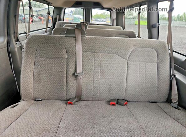 1GAZGPF74R1234965 2024 CHEVROLET EXPRESS White Vista de los asientos traseros