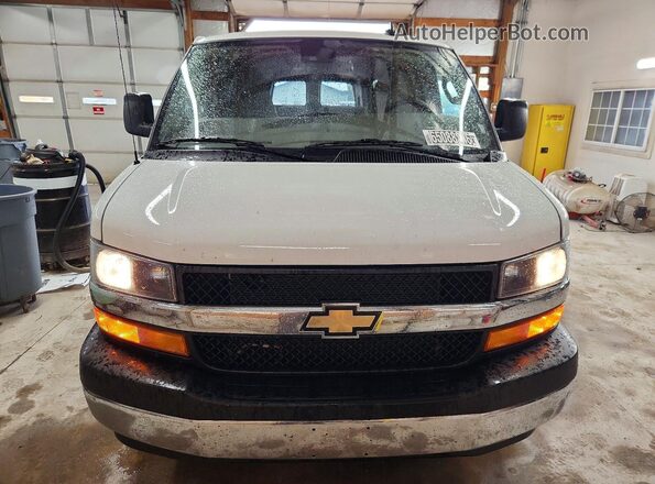 1GAZGPF74R1234965 2024 CHEVROLET EXPRESS White Vista frontal
