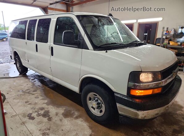 1GAZGPF74R1234965 2024 CHEVROLET EXPRESS White Delantero derecho