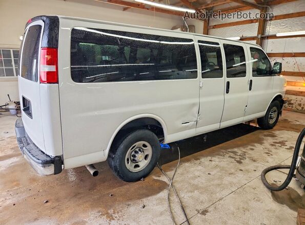 1GAZGPF74R1234965 2024 CHEVROLET EXPRESS White Trasero derecho