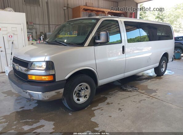 1GAZGPFF0G1272326 2016 CHEVROLET EXPRESS Silver Vista tres cuartos delantera izquierda