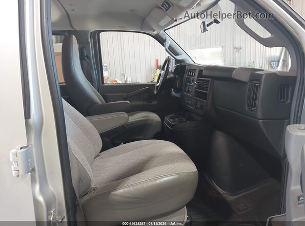 1GAZGPFF0G1272326 2016 CHEVROLET EXPRESS Silver Vista interior delantera