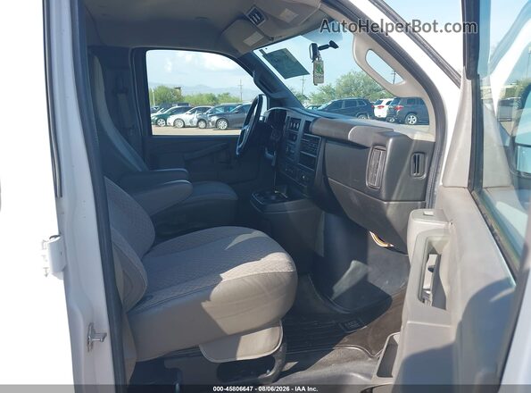 1GAZGPFF1G1253994 2016 CHEVROLET EXPRESS White Vista interior delantera