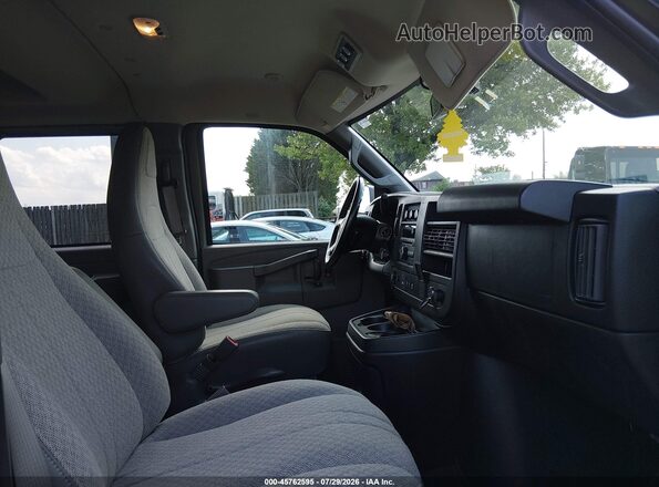 1GAZGPFF1H1265547 2017 CHEVROLET EXPRESS Black Вид салону спереду
