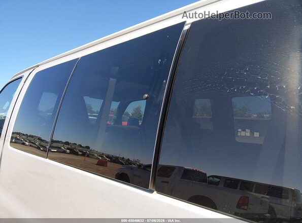 1GAZGPFF2H1273365 2017 CHEVROLET EXPRESS Silver Widok z przodu