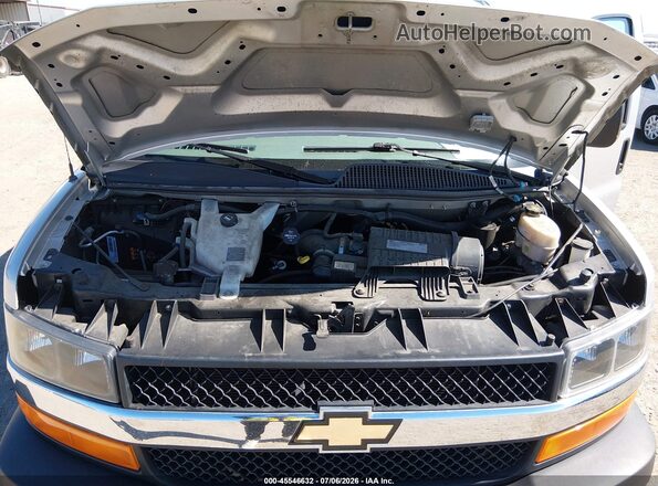 1GAZGPFF2H1273365 2017 CHEVROLET EXPRESS Silver Widok z tyłu