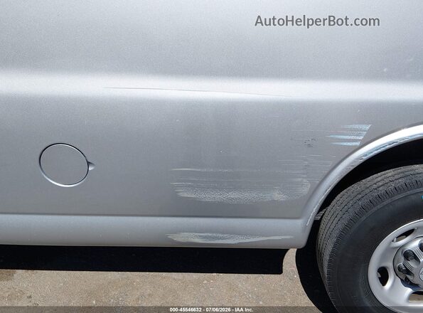 1GAZGPFF2H1273365 2017 CHEVROLET EXPRESS Silver Widok wnętrza z tyłu