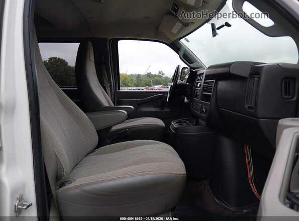 1GAZGPFF3G1316769 2016 CHEVROLET EXPRESS White წინა სალონის ხედი