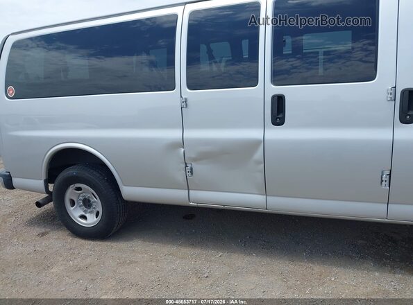 1GAZGPFF6H1272915 2017 CHEVROLET EXPRESS Silver Вид спереду