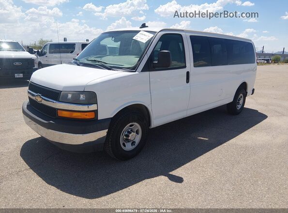 1GAZGPFF8H1225689 2017 CHEVROLET EXPRESS White Przód lewy