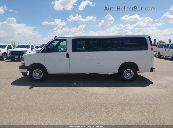 1GAZGPFF8H1225689 2017 CHEVROLET EXPRESS White Widok wnętrza z tyłu