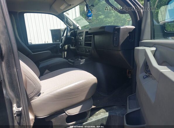 1GAZGPFF8H1266100 2017 CHEVROLET EXPRESS Black Սալոնի դիմացի տեսք
