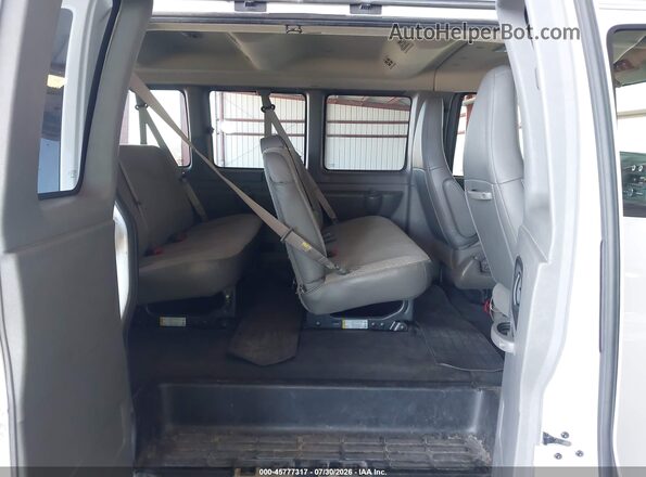 1GAZGPFF9H1272987 2017 CHEVROLET EXPRESS White Widok naklejki z numerem VIN
