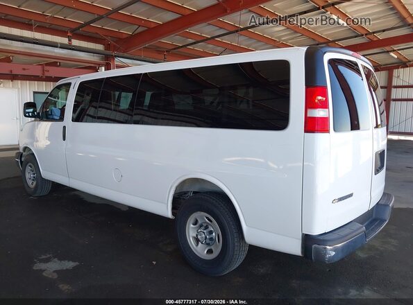 1GAZGPFF9H1272987 2017 CHEVROLET EXPRESS White Widok z przodu
