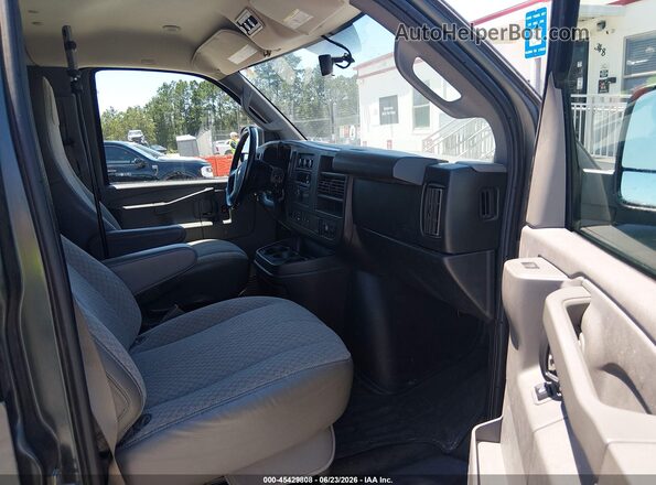 1GAZGPFFXH1267037 2017 CHEVROLET EXPRESS Black Vista interior delantera