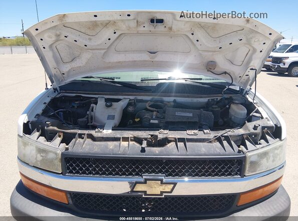 1GAZGPFFXH1301834 2017 CHEVROLET EXPRESS White Widok z tyłu