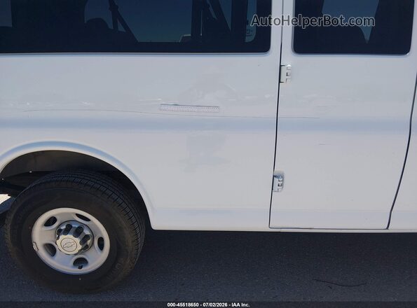 1GAZGPFFXH1301834 2017 CHEVROLET EXPRESS White Widok wnętrza z tyłu