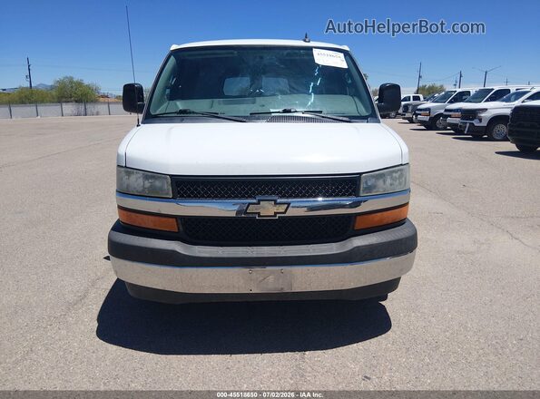 1GAZGPFFXH1301834 2017 CHEVROLET EXPRESS White Widok wnętrza 360 stopni