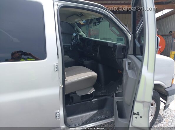 1GAZGPFG0J1161582 2018 CHEVROLET EXPRESS Gray წინა სალონის ხედი